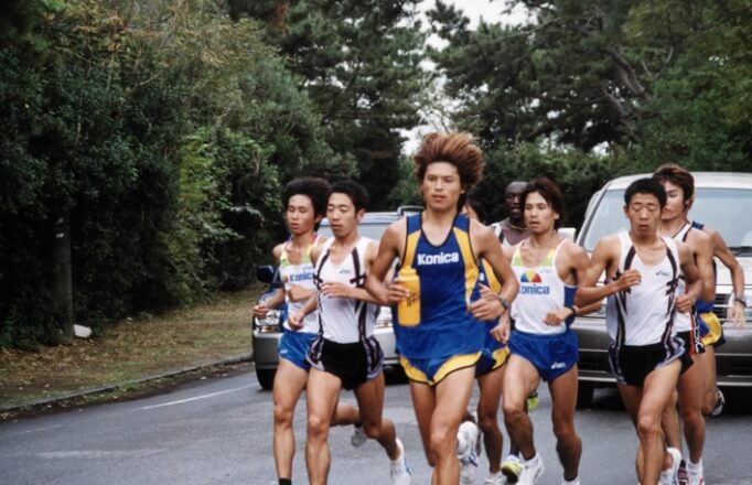 2001年強化合宿で集団をリードしている若手（千葉県富津市）。