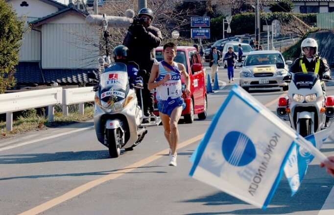 2004年全日本駅伝で第5区を力走する松宮祐行。