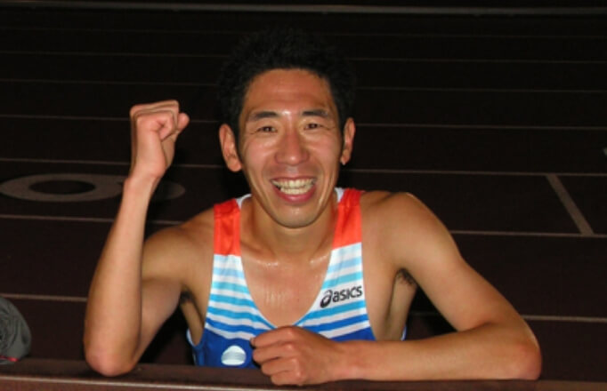 2008年カージナル招待にて、同年北京五輪10000mの参加標準記録を突破しガッツポーズの松宮隆行。