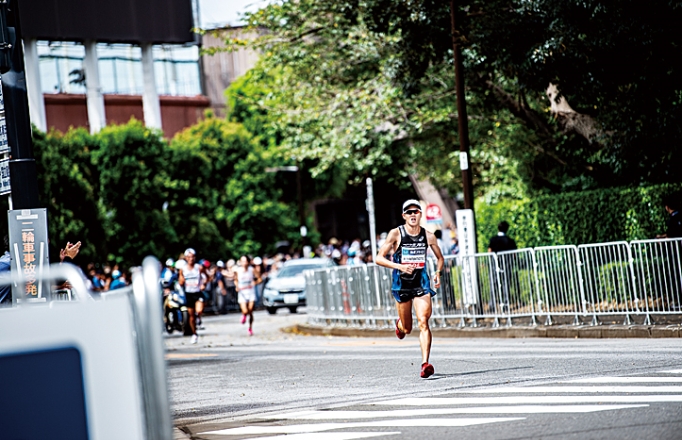 2019年MGC。ゴール目前の山本浩之。15km過ぎのペースアップに対応できず順位を落とすも後半にペースを上げ、2時間15分52秒で12位に。