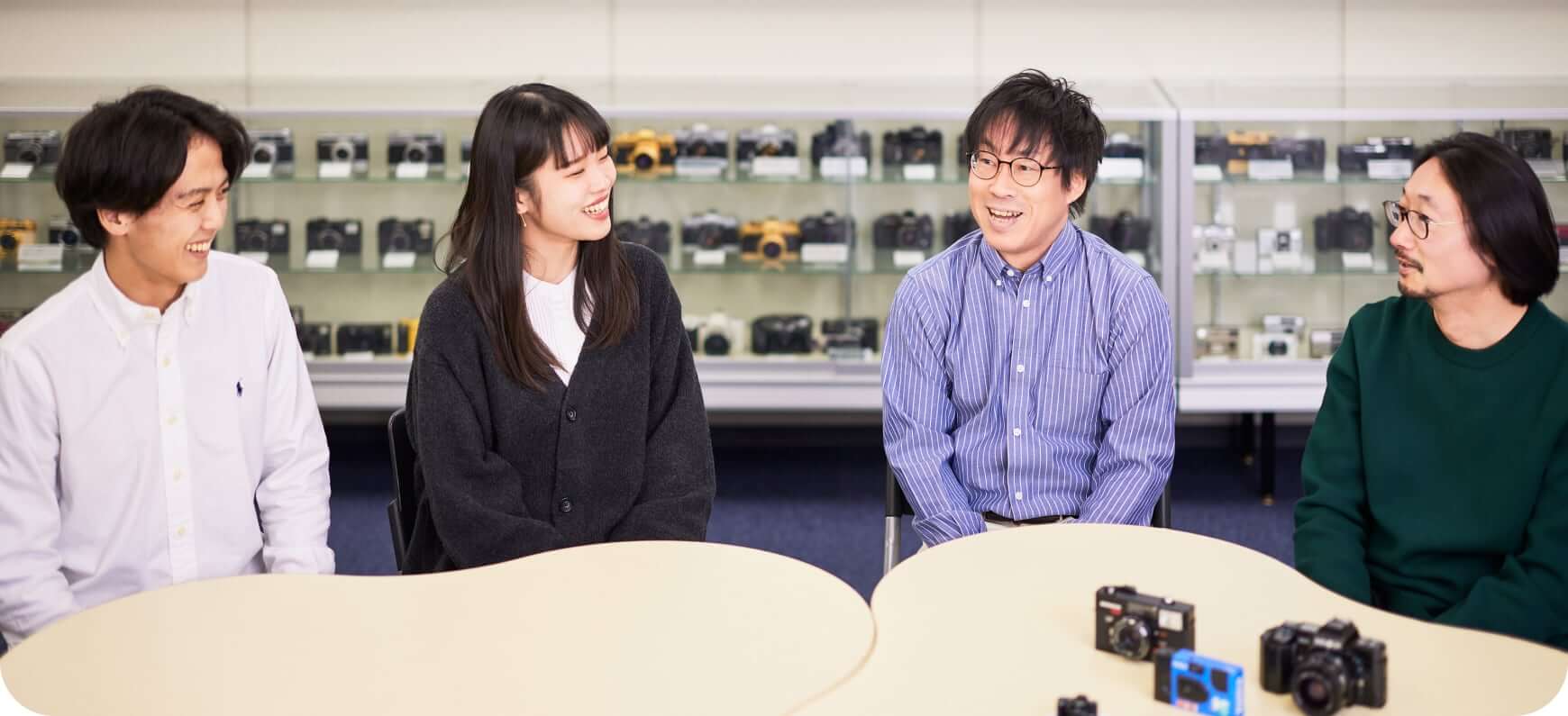 メンバーズトークに参加した入谷、松波、高原、宮坂の4名が会話している様子