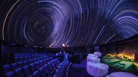 直営のプラネタリウム施設での学習投映のイメージ